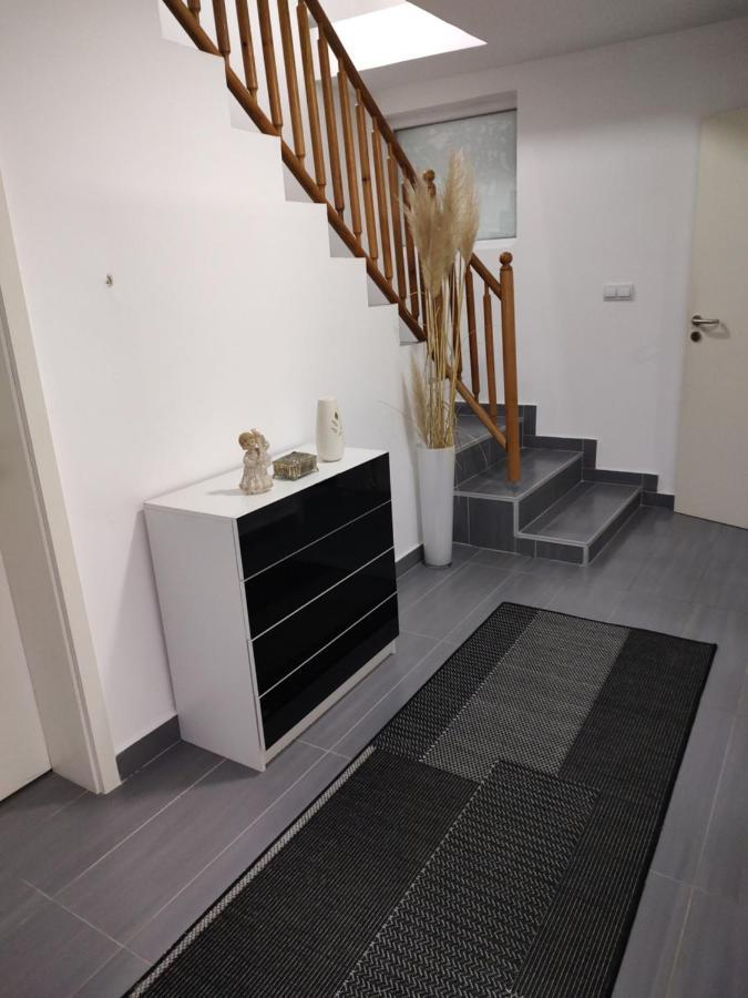 Apartman Raj วรินรัชกา บานยา ภายนอก รูปภาพ